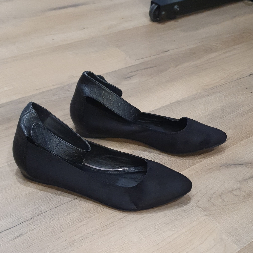 Kenneth Cole Suede Black Women's Ankle Strap Flats Size 7